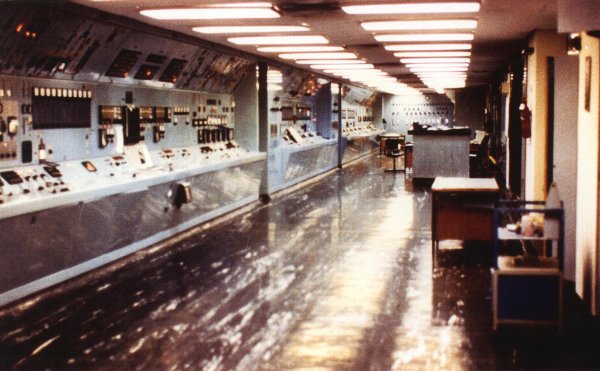 1985 Dimona Photo: Plutonium separation plant control room. Photo by Mordechai Vanunu